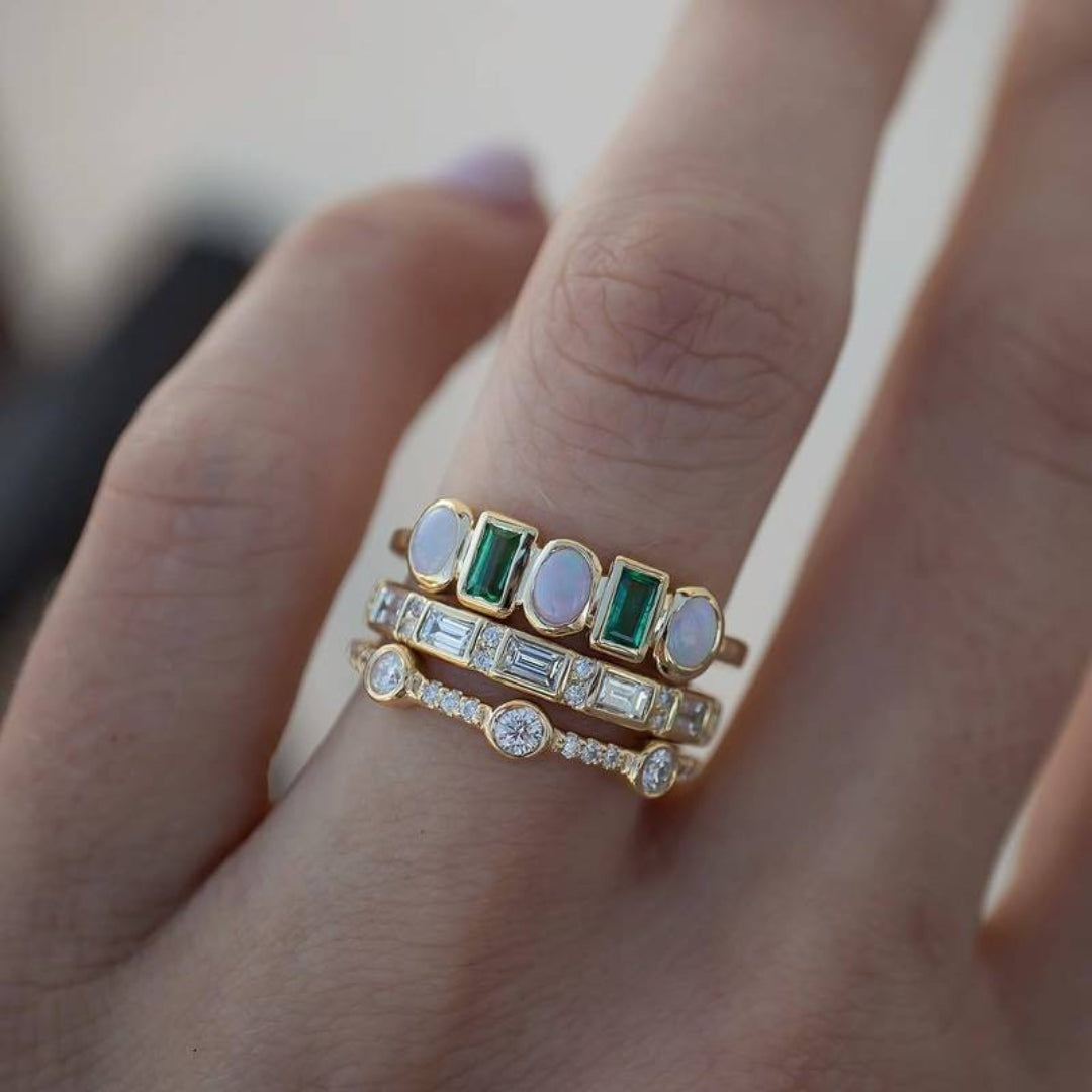 Anello vintage con opale bianco e verde