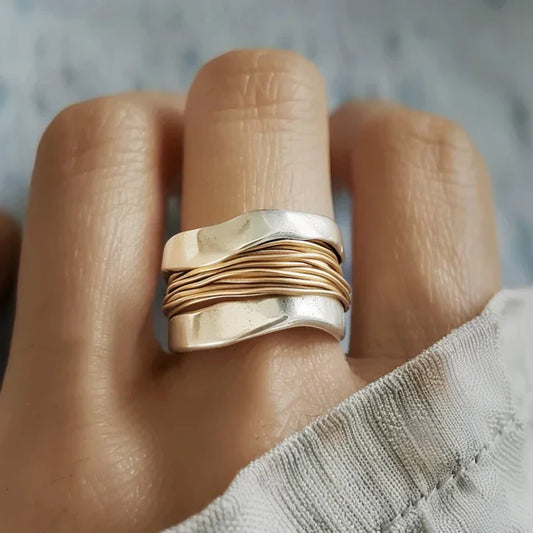 Anello in argento con fili d'oro