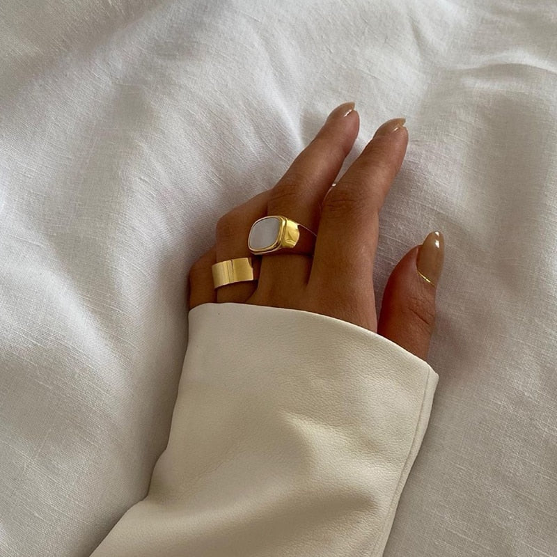 Anello in acciaio dorato con madreperla lucente - Celine