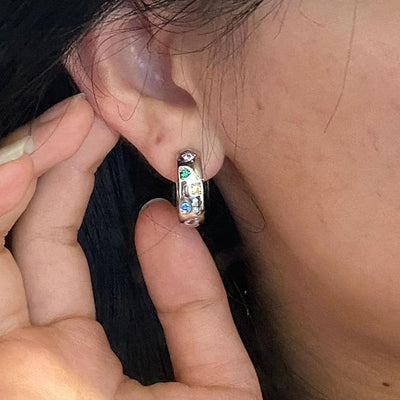 Orecchini a lobo con gemme arcobaleno - Emani