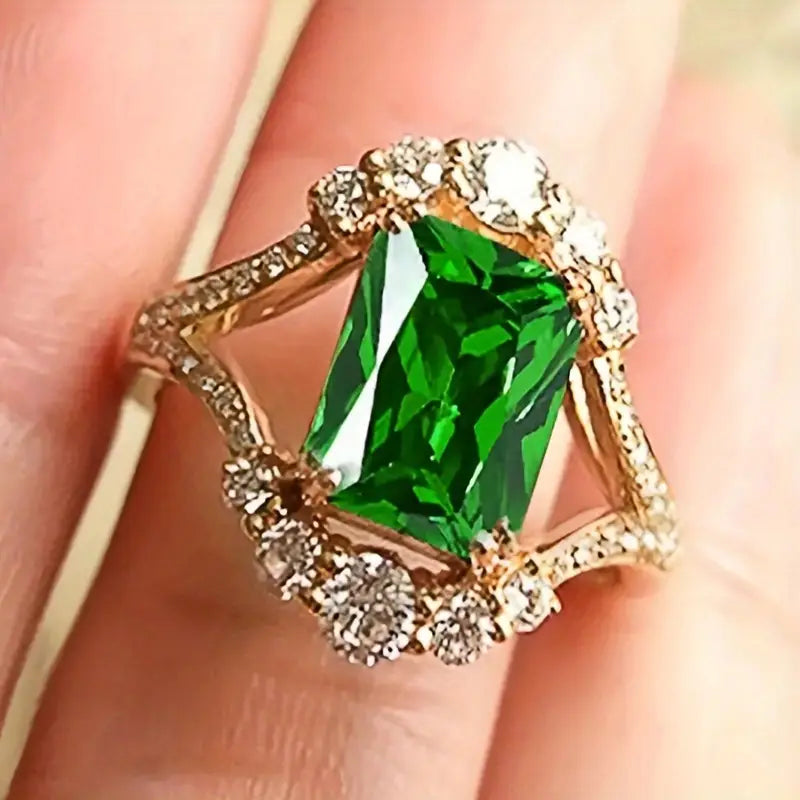 Anello dorato con cristallo verde rettangolare - Lorien