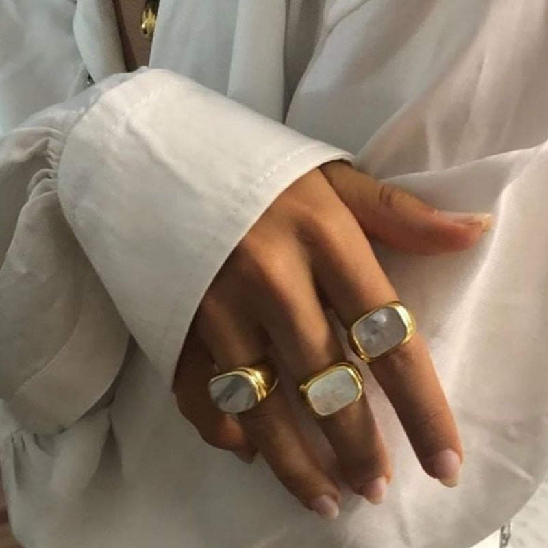 Anello in acciaio dorato con madreperla lucente - Celine