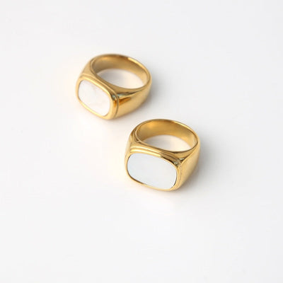 Anello in acciaio dorato con madreperla lucente - Celine