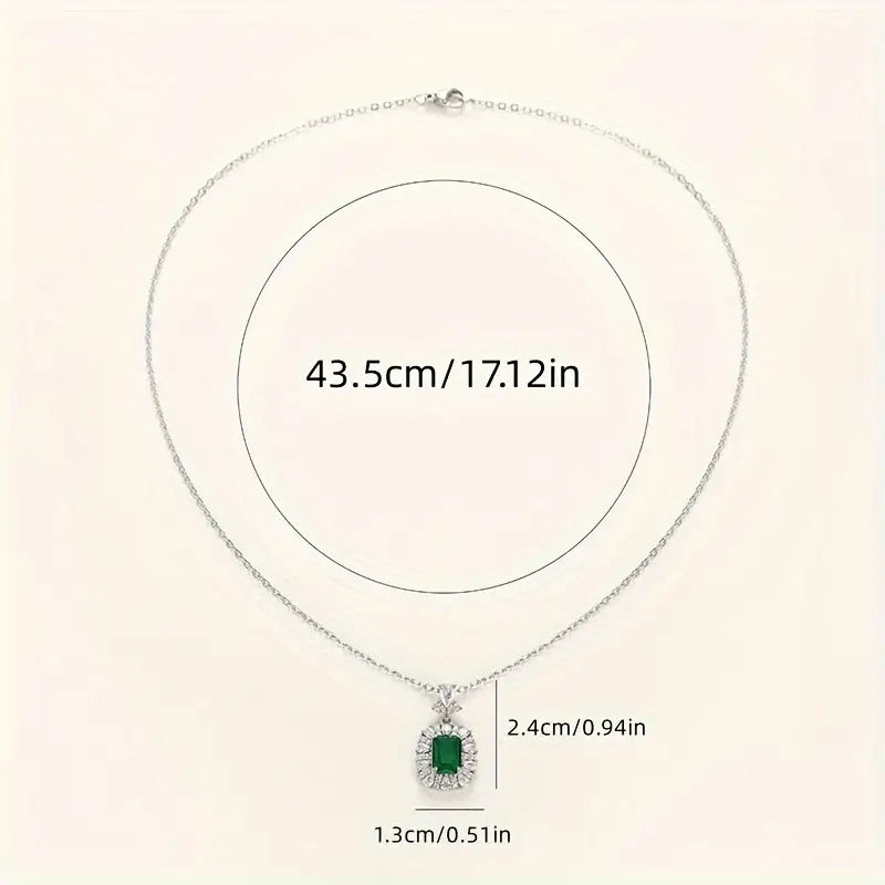 Collana in argento con pendente rettangolare e zirconi verdi - Evania