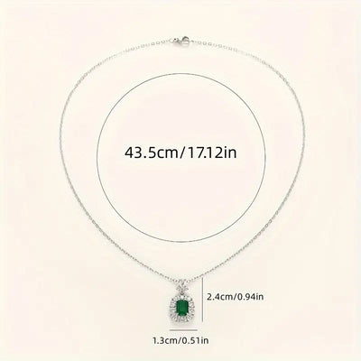 Collana in argento con pendente rettangolare e zirconi verdi - Evania