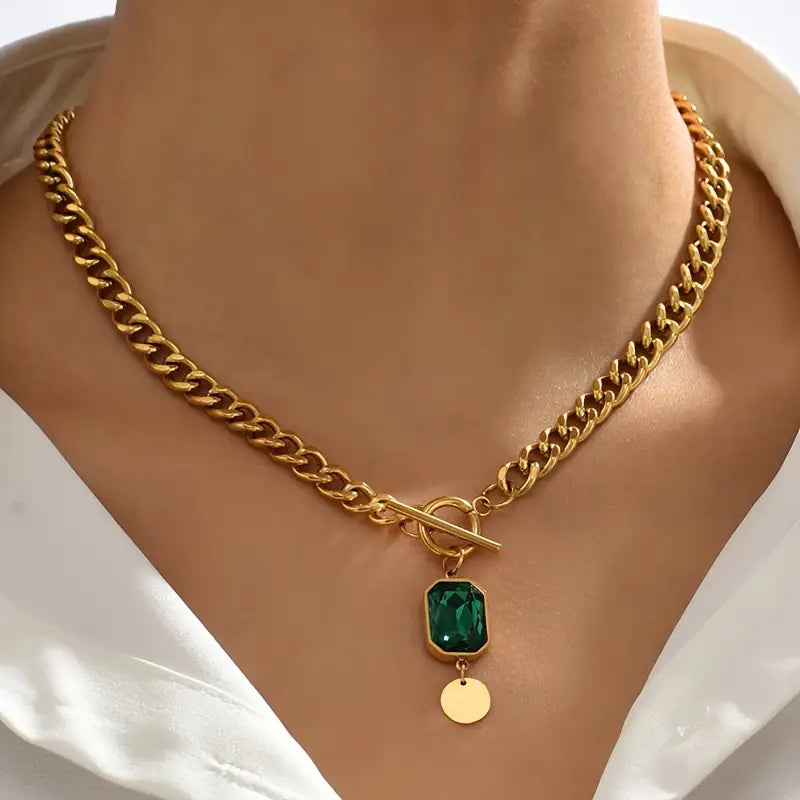 Collana dorata con catena e pendente di cristallo verde - Althea