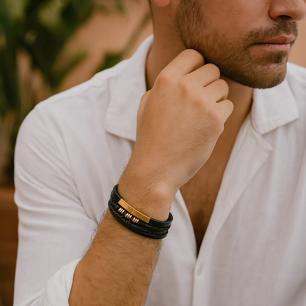 Bracciale da uomo in pelle vegana intrecciata con dettagli metallici scuri - Daren