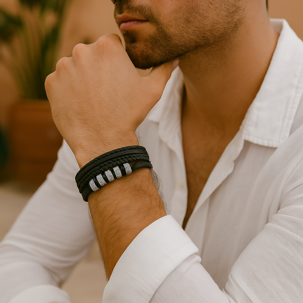 Bracciale da uomo in pelle intrecciata con dettagli metallici - Nereo