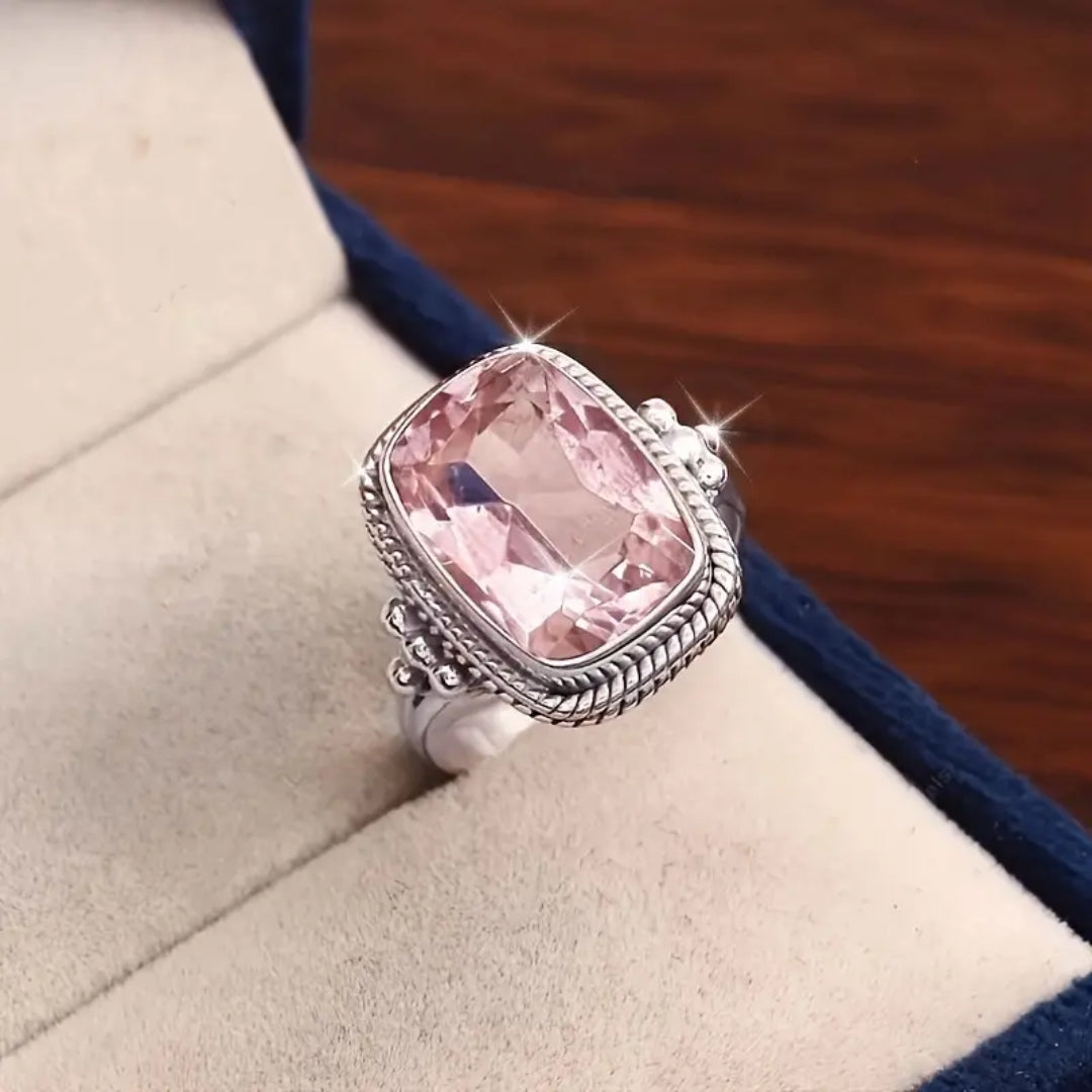 Anello in argento con gemma rettangolare sfaccettata - Roswyn