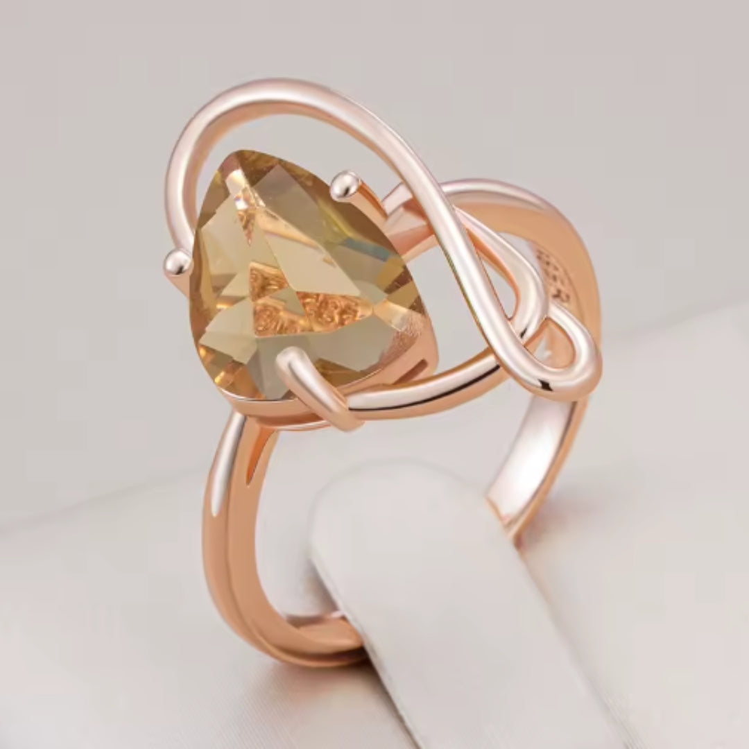 Anello elegante con cristallo d'oliva - Naia