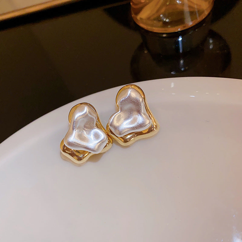 Orecchini a perla scolpita con cuore - Viviana