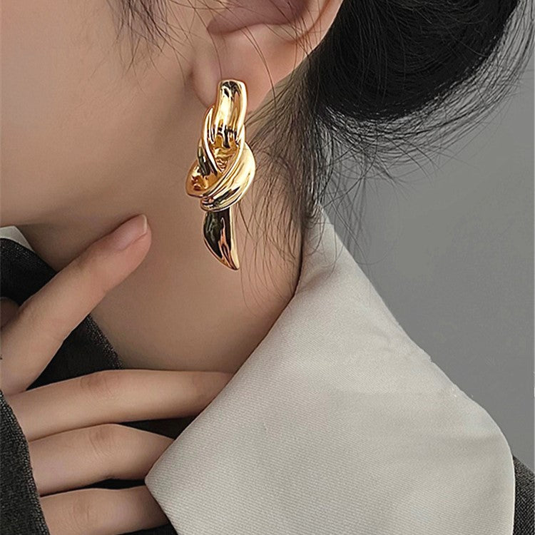 Orecchini scultorei a trama dorata - Vittoria