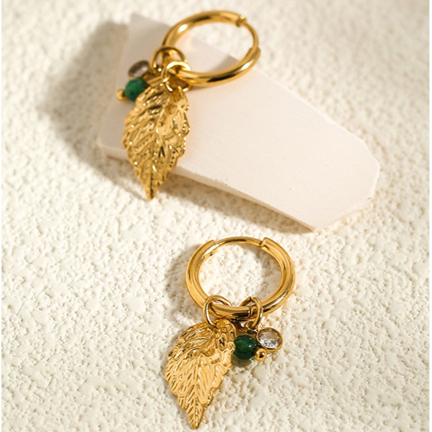 Orecchini a cerchio con charm a foglia di perla - Zuleika