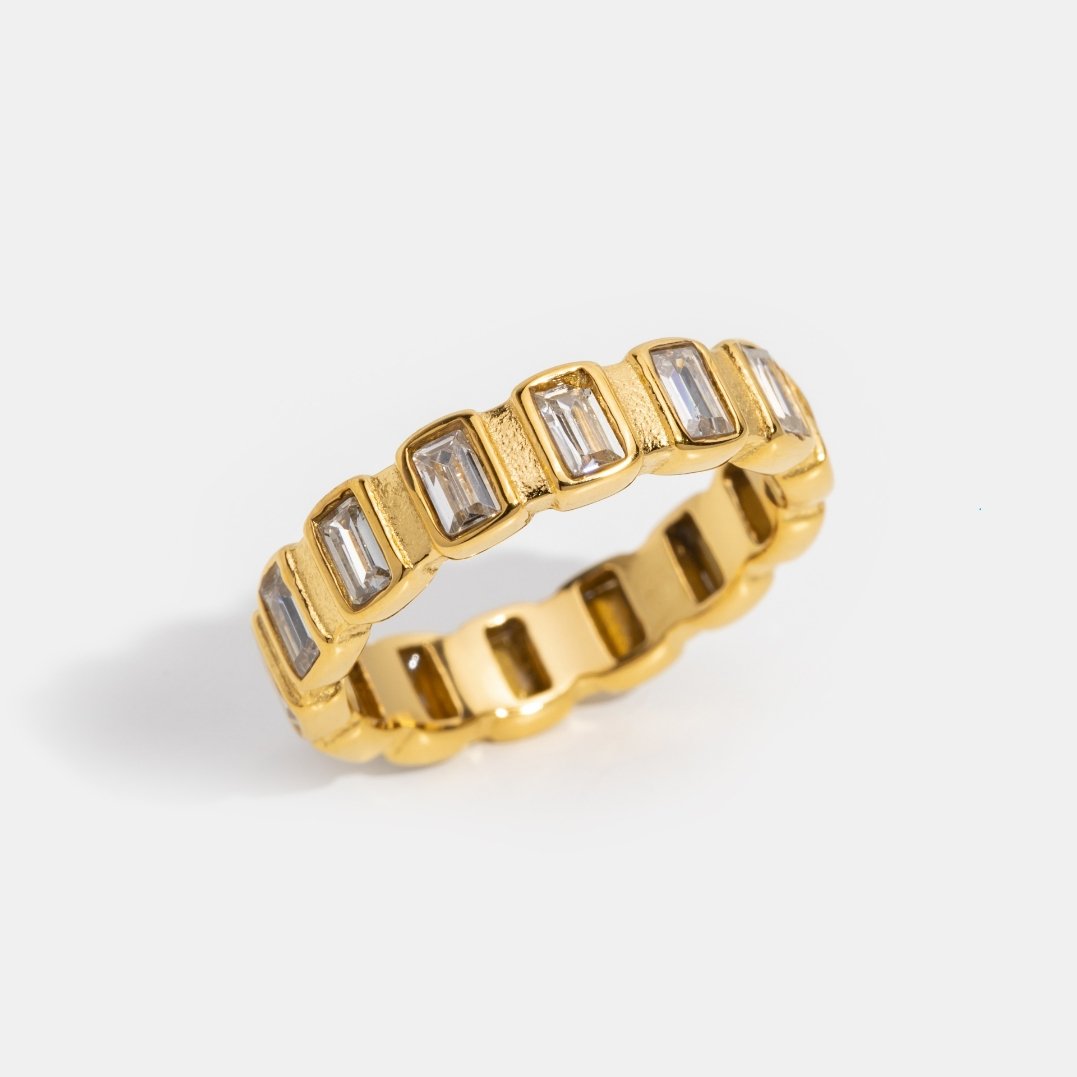 Anello in lega dorata con cristalli baguette incastonati - Gigi