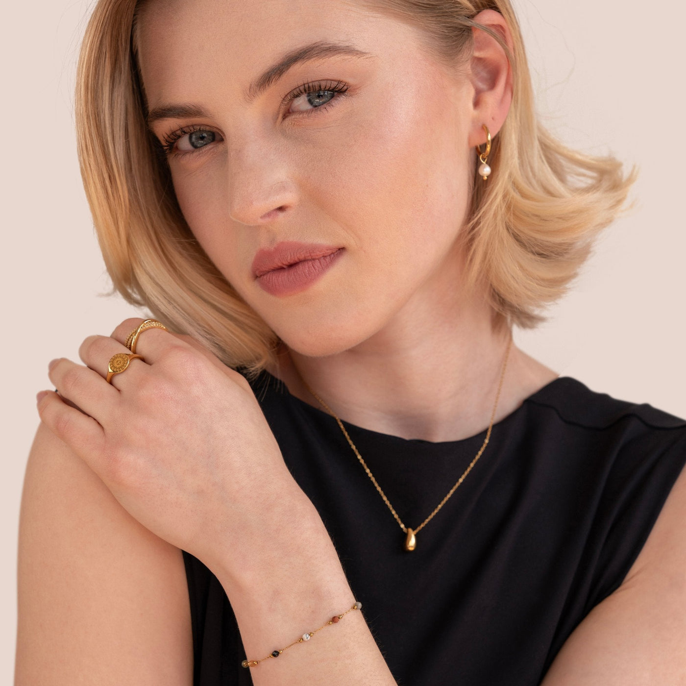 Bracciale con Perline Naturali e Catena Sottile - Xylia