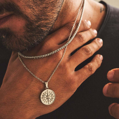 Collana con bussola in onice di Sense of Freedom