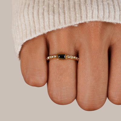 Anello in lega dorata con cristallo onice taglio baguette - Liora