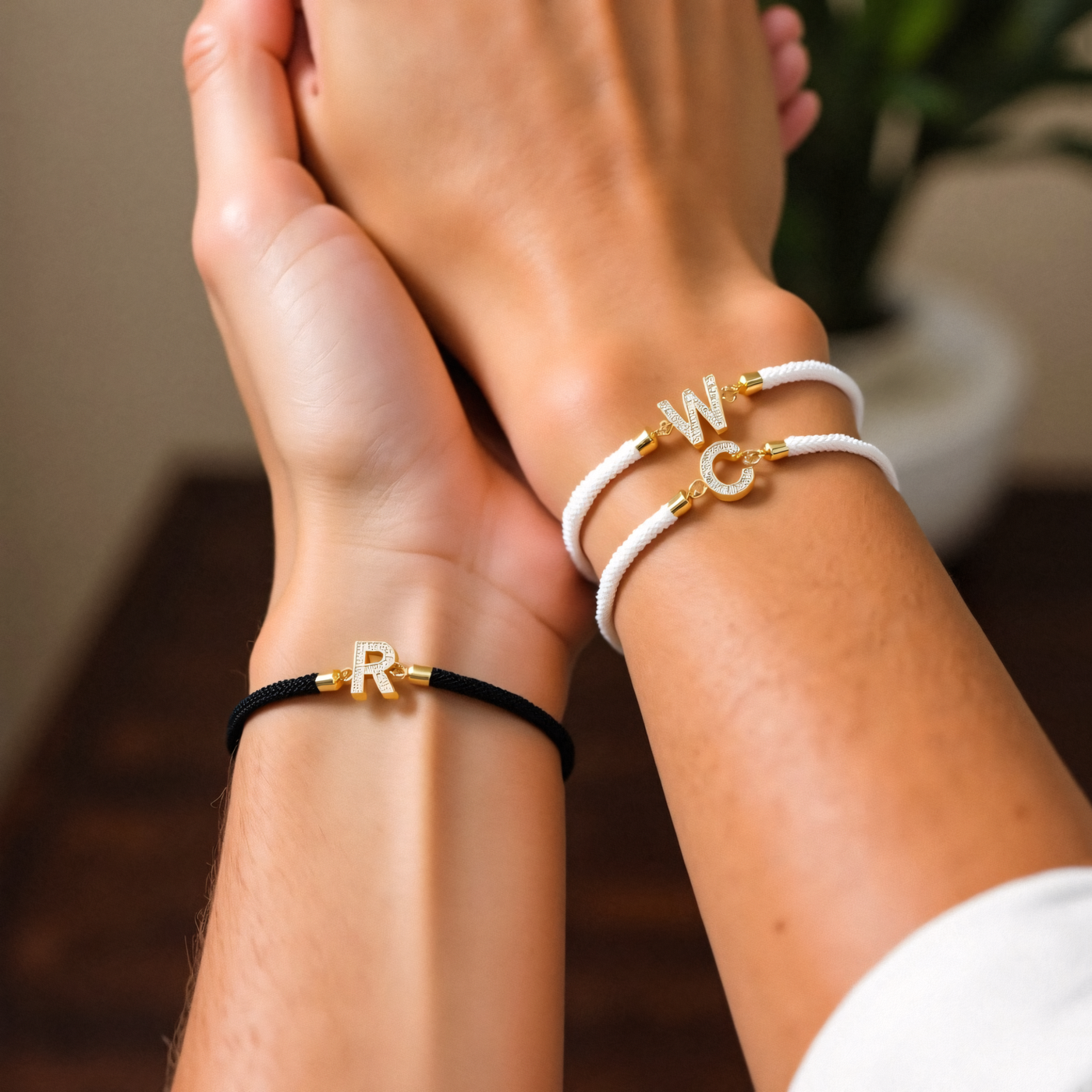 Bracciale Unisex con Corda Regolabile e Lettera Iniziale - Halimah