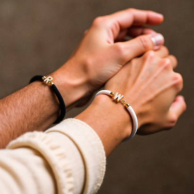 Bracciale Unisex con Corda Regolabile e Lettera Iniziale - Halimah