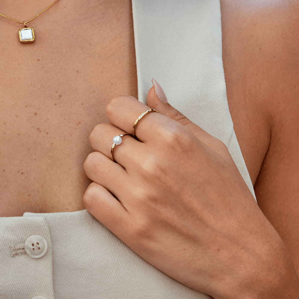Anello in lega dorata con perla naturale - Peri