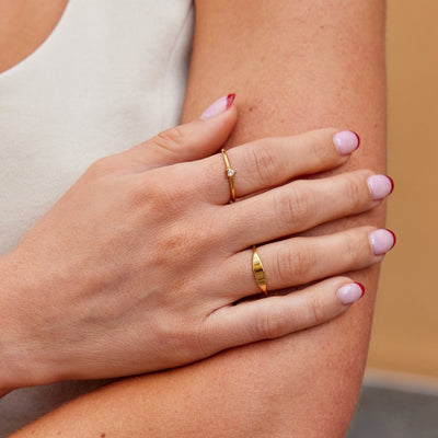 Anello in lega dorata con zircone a cuore - Fiorella